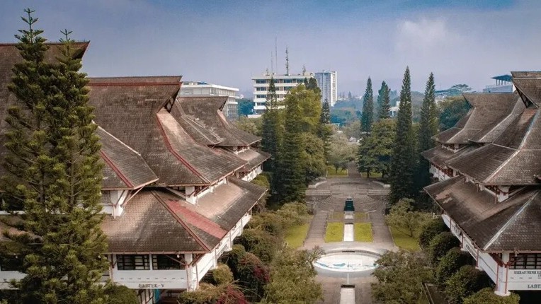 Biaya Kuliah ITB 2025: Investasi Pendidikan atau Beban?