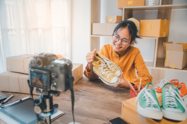 Review oleh Blogger: Cerita Autentik yang Menjadi Rujukan Konsumen Modern