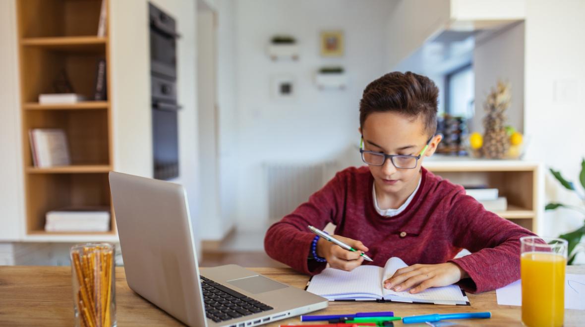 Belajar Online SD: Cara Mengatasi Tantangan Belajar dari Rumah