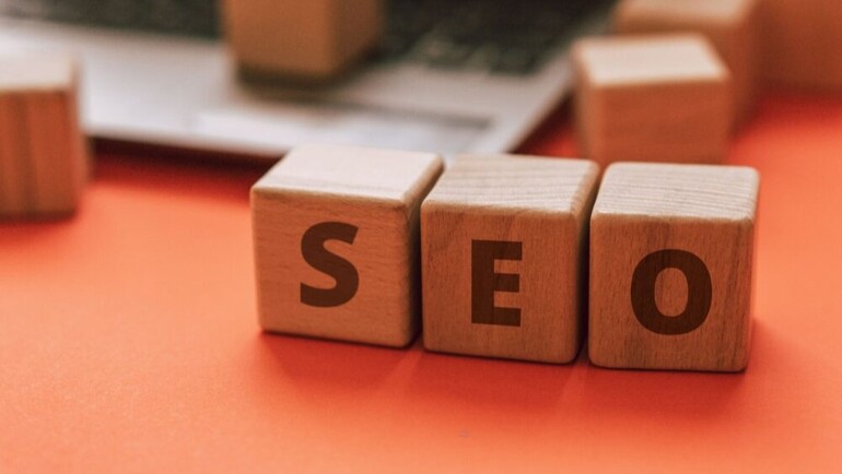 Strategi SEO 2026: Cara Terbaik Meningkatkan Trafik Organik Menurut RajaSEO.com