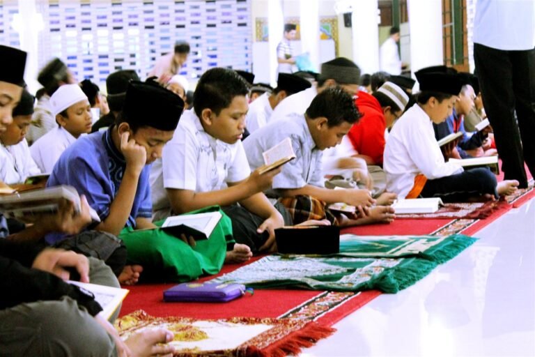 Tips Konsisten Tadarus Al-Qur'an di Bulan Ramadan agar Khatam dalam 30 Hari