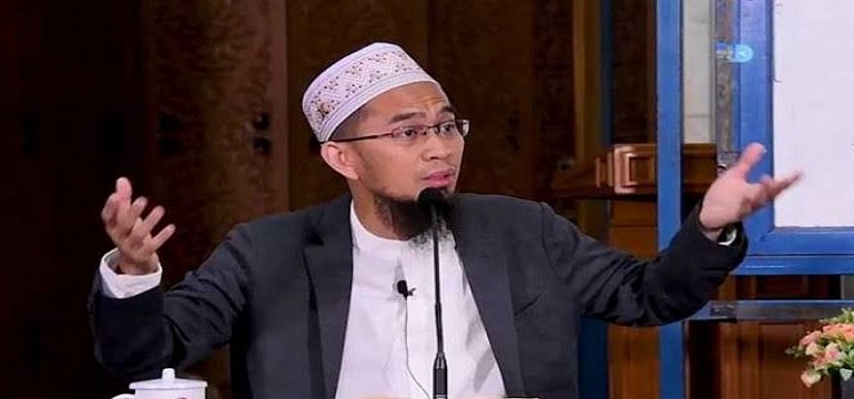 Ustadz Adi Hidayat: Jangan Pernah Lakukan Hal Terlarang Ini Setelah Salat di Masjid Akan Langsung Diusir Allah dari Akhirat
