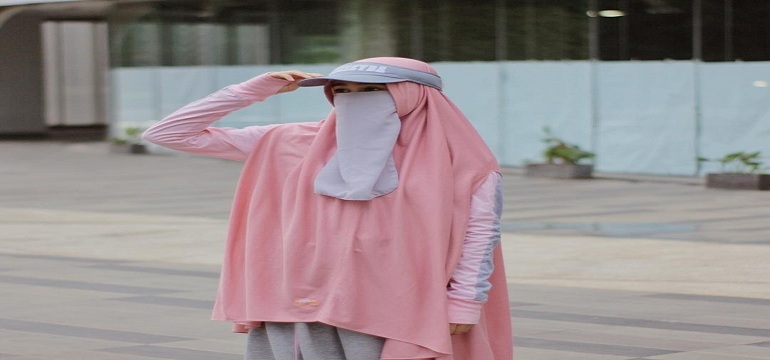 Pilih Gaya Berpakaian Kekinian Tetap Terlihat Sopan dan Religius