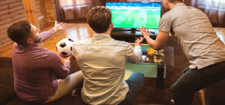 Paling Seru Nonton Sepakbola Asyiknya Rame Rame