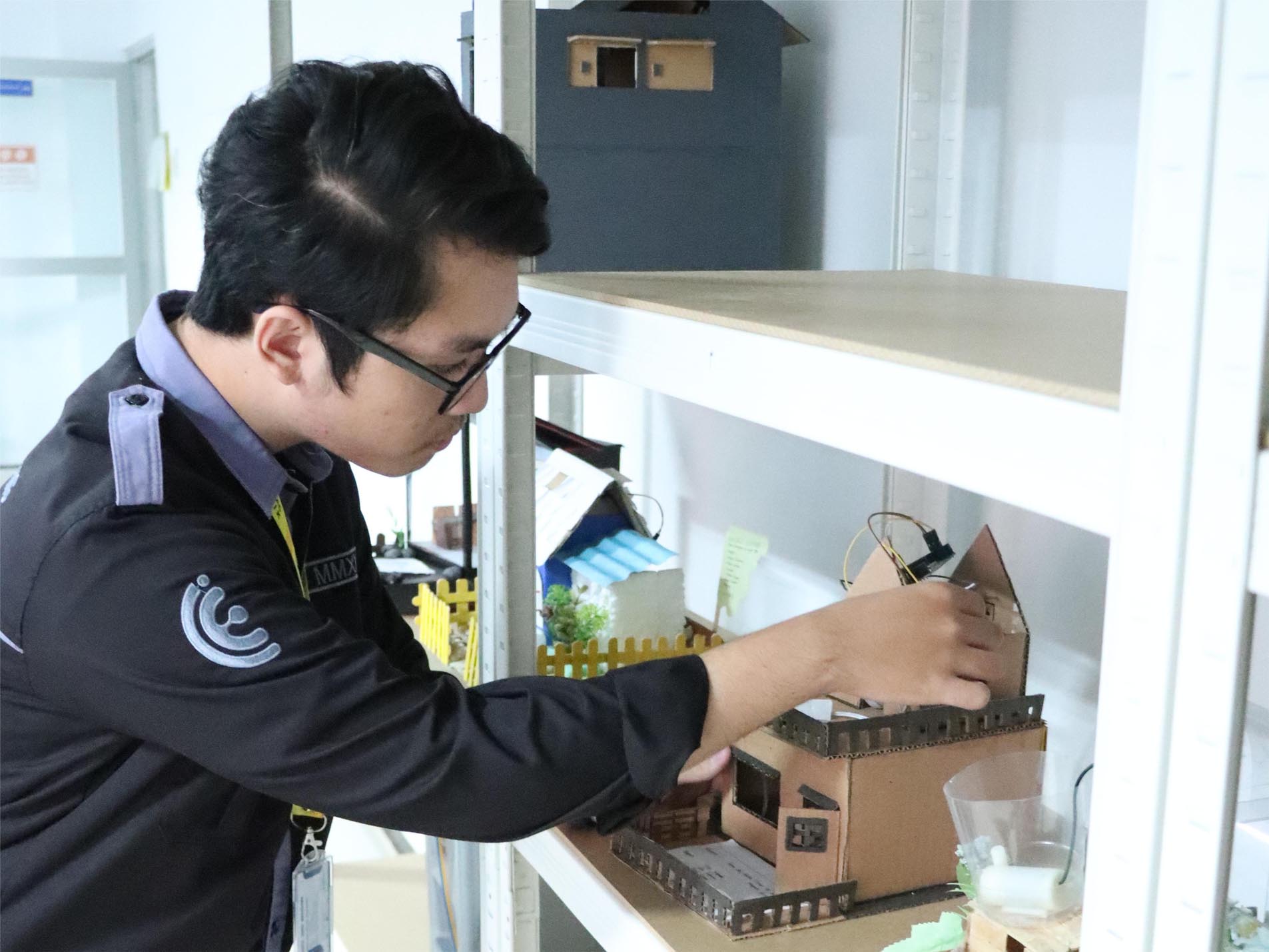 Bagaimana Jurusan Teknik Industri Mengajarkan Keseimbangan Antara Ilmu Teknik dan Ilmu Manajemen?