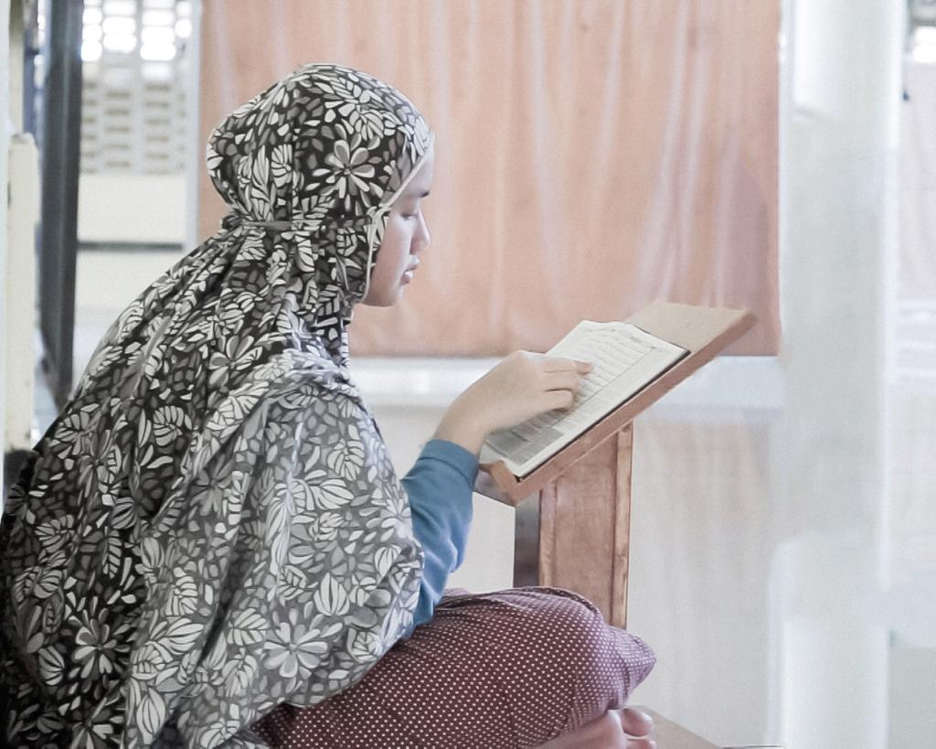 Perkembangan Gaya Berpakaian Santri dari Masa ke Masa di Al Masoem