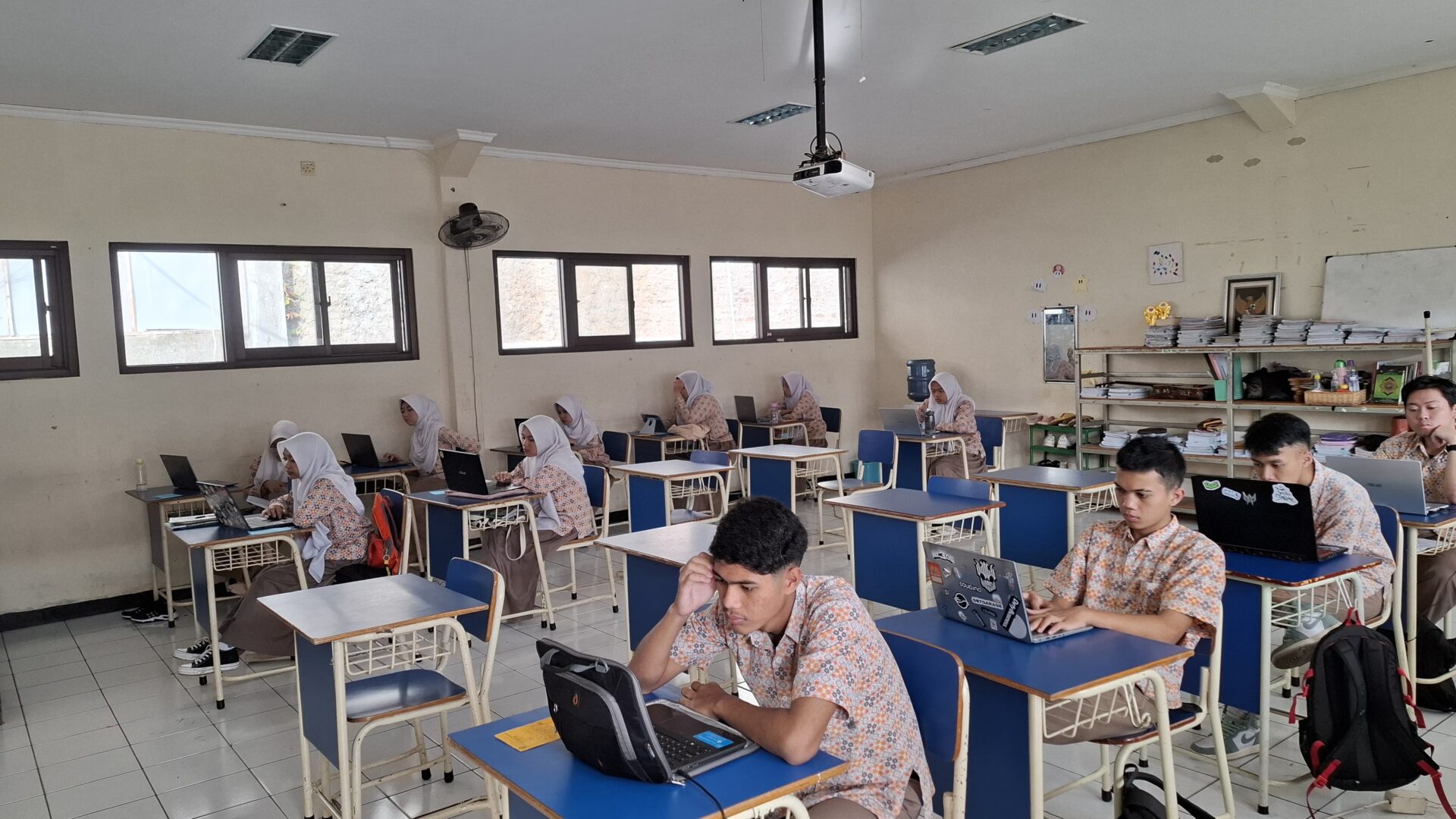 SMP Islam Al Masoem Bandung: Membangun Karakter Islami
