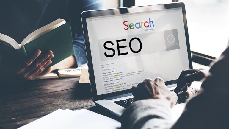 Maksimalkan Strategi SEO 2026 Anda dengan Faktor Penting dari RajaSEO.com
