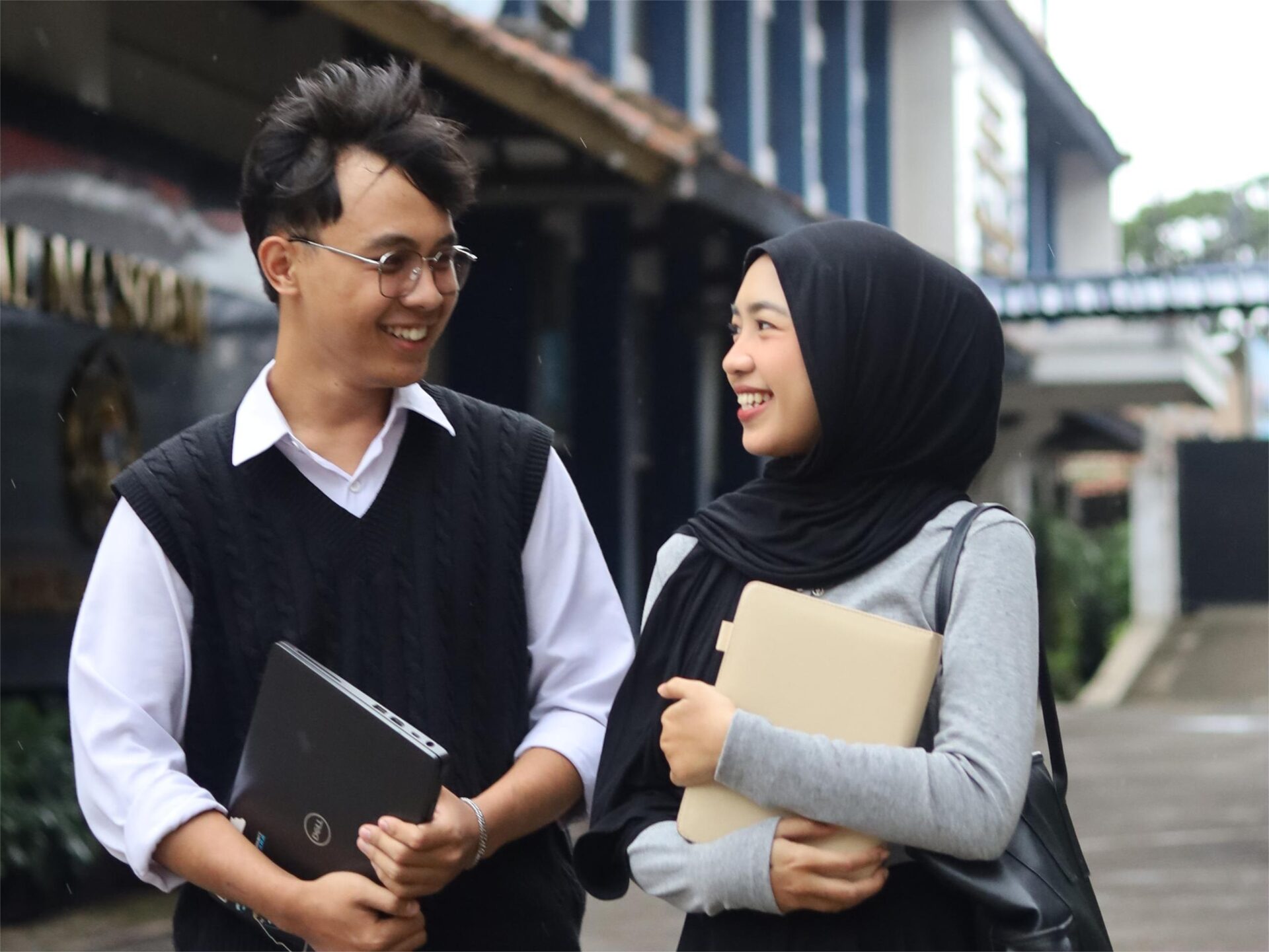 Biaya Pendidikan Kelas Reguler dan Non Reguler Per Semester Sekitar 5,5 Juta Program Studi Sistem Informasi dan Biaya Kuliah di Masoem University