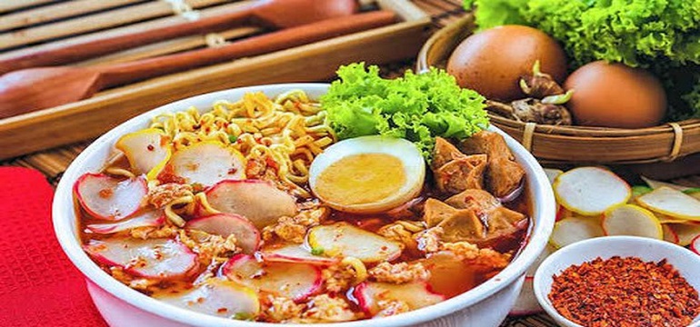 Mau Camilan Pedas Gurih Bikin Nagih? Seblakin Nyemek Aja Yuk