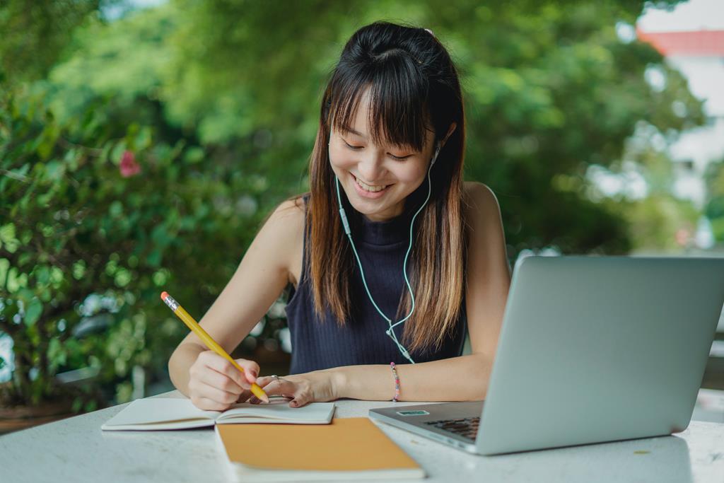 Strategi Mengatasi Distraksi Saat Tes Listening TOEFL